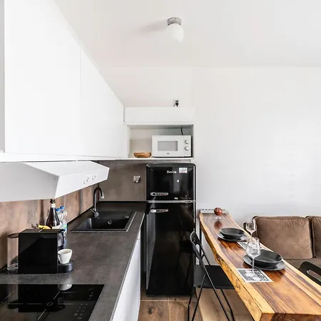 Z Tarasem I Miejscem Postojowym Апартаменты Вроцлав