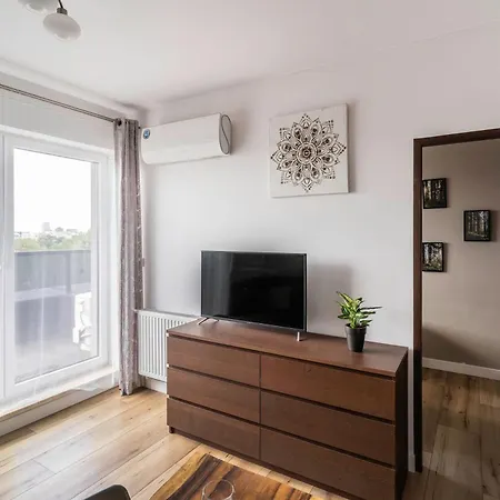 Z Tarasem I Miejscem Postojowym Вроцлав