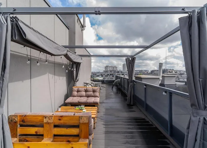 Z Tarasem I Miejscem Postojowym Apartment