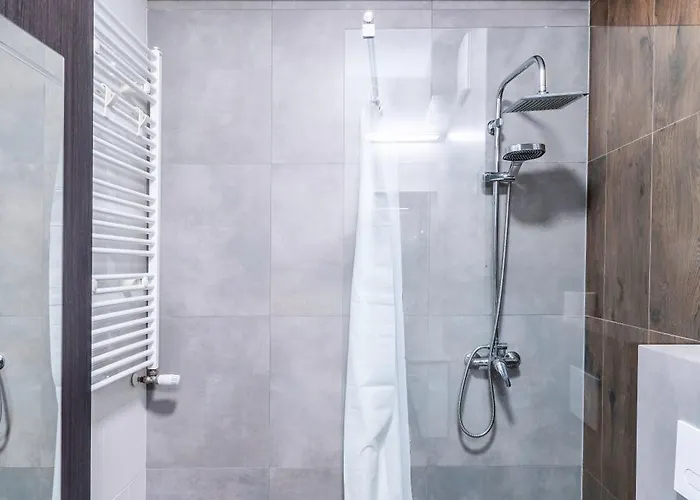 Z Tarasem I Miejscem Postojowym * 弗罗茨瓦夫